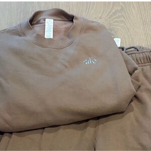 ALO women Tan Crewneck Sweater